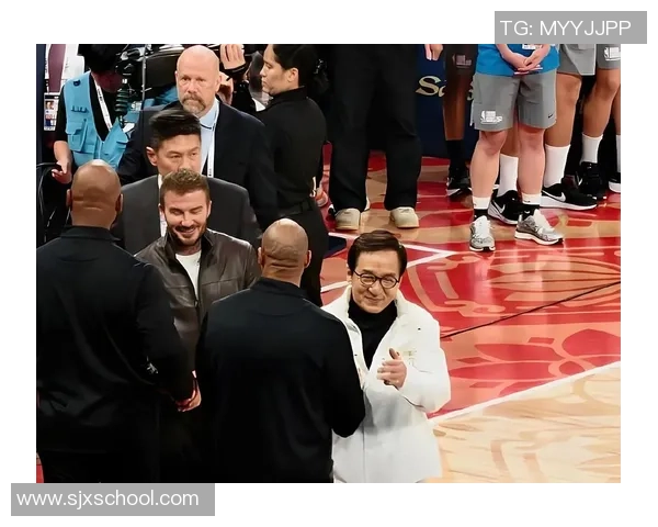 成龙出席NBA中国赛奥尼尔为其让位姚明贝克汉姆紧随其后